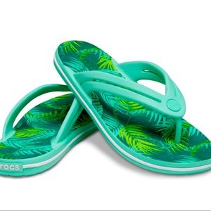 Women’s Crocs Crocband Flip Flops Thongs Sandals Tropical Palm Tree 207178-94S